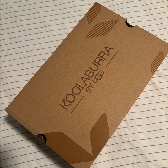 BNIB Koolaburra by Ugg Fur sandals - Picture 10 of 11